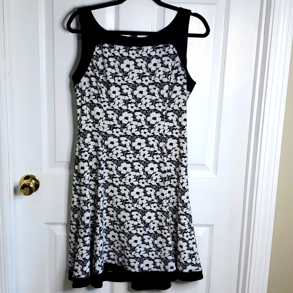Women's Chaps Black and white floral dress size large